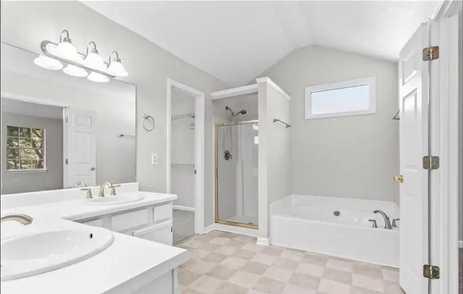 Strathmore Drive primary bathroom before renovation